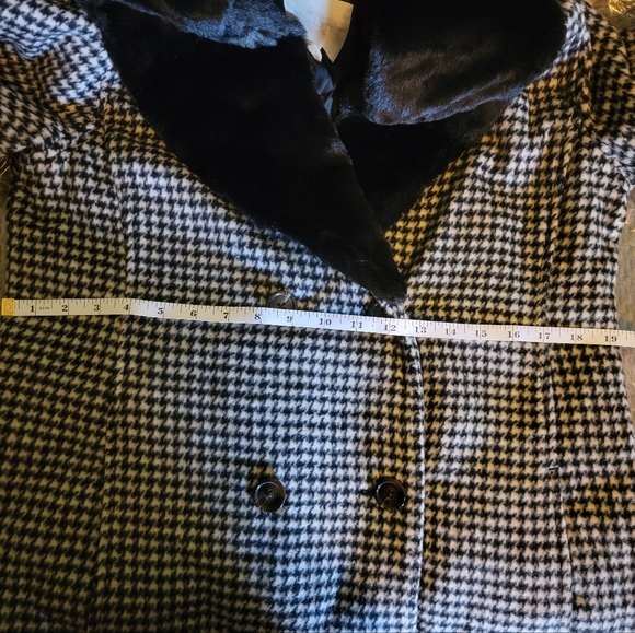 Urban Outfitters Women's Printed Double Breasted Wool Coat with Faux Fur Trim - Picture 7 of 8